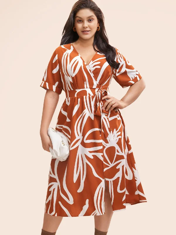 Graffiti Overlap Collar Shirred Midi Dress