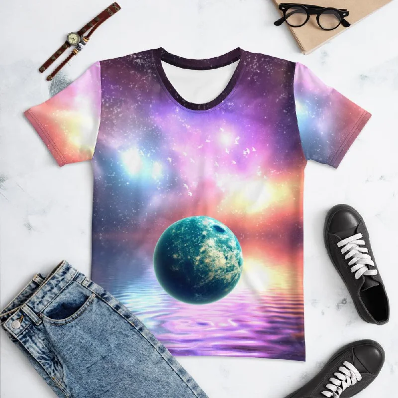 Aurora Sky Floating Earth On Lake Print Women's T-shirt, Northern Lights Fantasy Earth Lake Women's T-shirt Beaded Sequined Faux Fur Aurora Sky Floating Earth On Lake Print Women's T-shirt, Northern Lights Fantasy Earth Lake Women's T-shirt Beaded Sequined Faux Fur