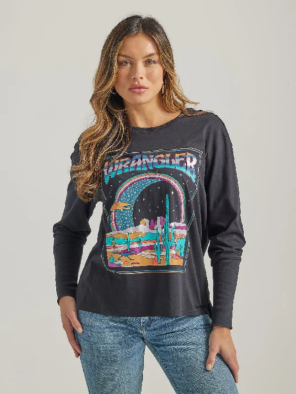 Women's Wrangler Graphic Long Sleeve Relaxed Tee In Black Beauty