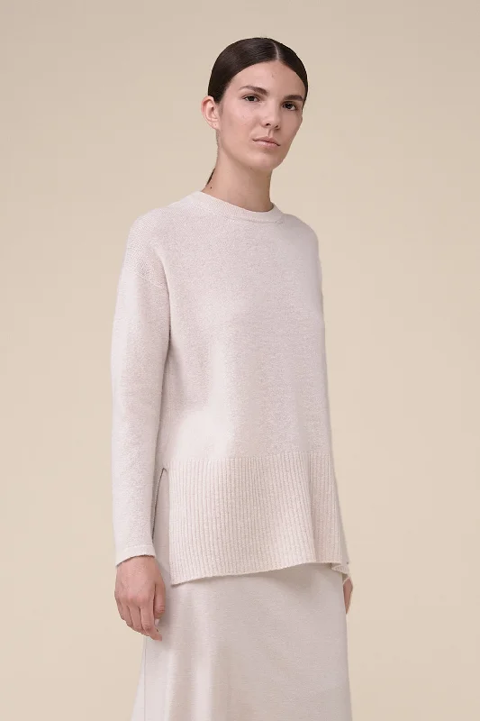 NICHE BEIGE CASHMERE CREW NECK SWEATER Faux Fur Fabric Real Fur Fabric Shearling Fabric NICHE BEIGE CASHMERE CREW NECK SWEATER Faux Fur Fabric Real Fur Fabric Shearling Fabric